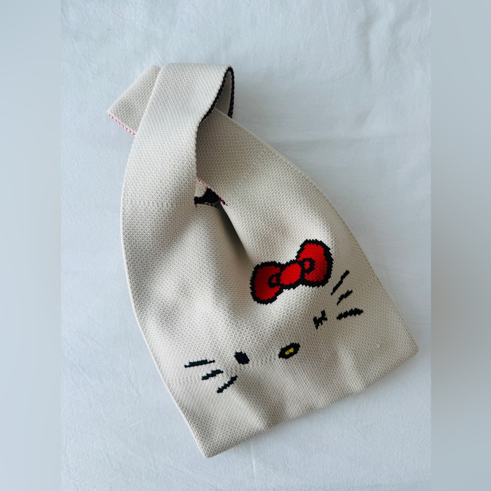 Hello Kitty Cream Tote Bag with Red Bow and Black Details - Picture 2 of 3